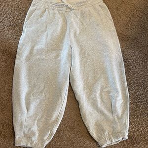 Lululemon sweats Capri